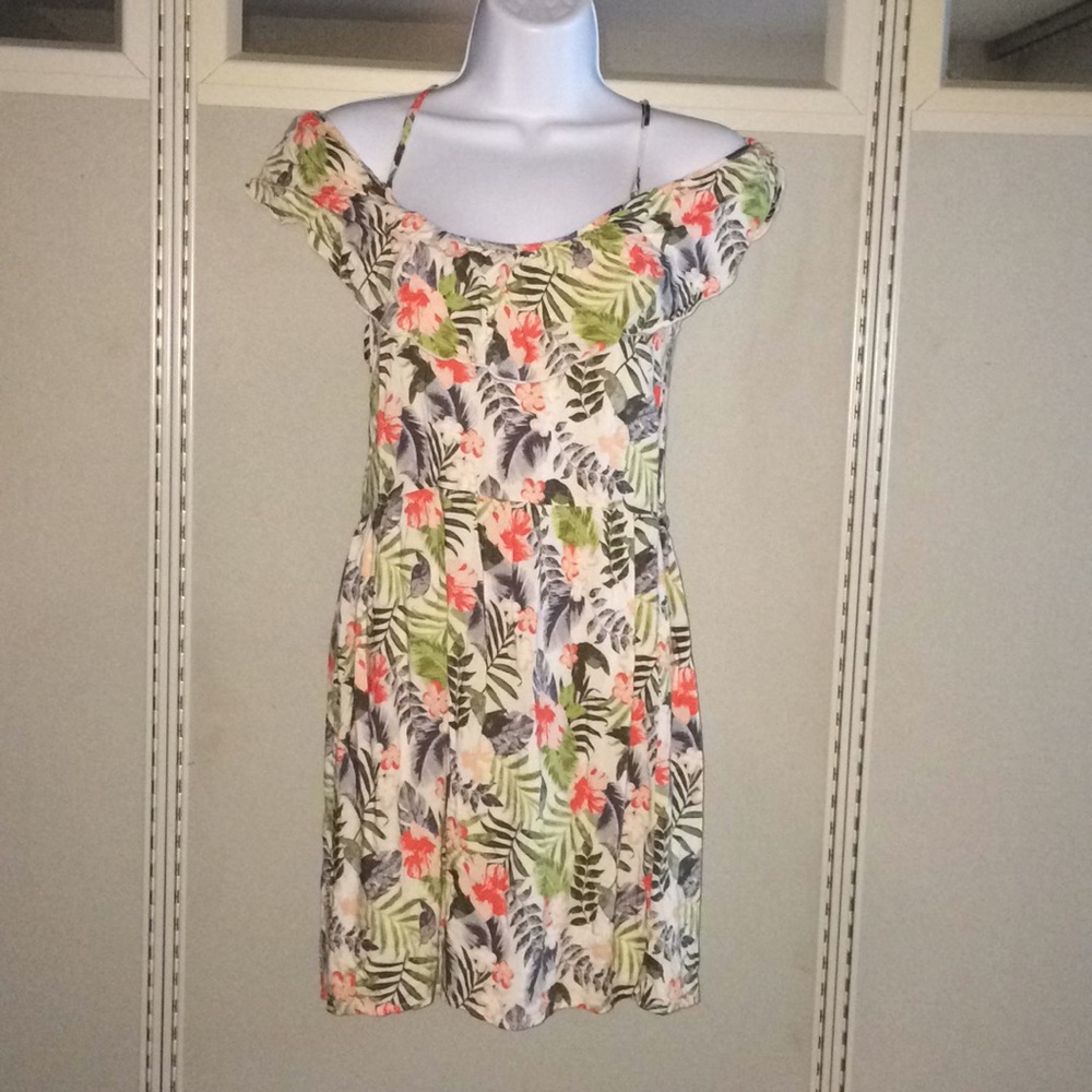 Banana Republic Off Shoulder Top, Size XS